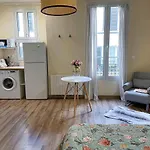 Petit Appartement Retro Francais Paris 10
